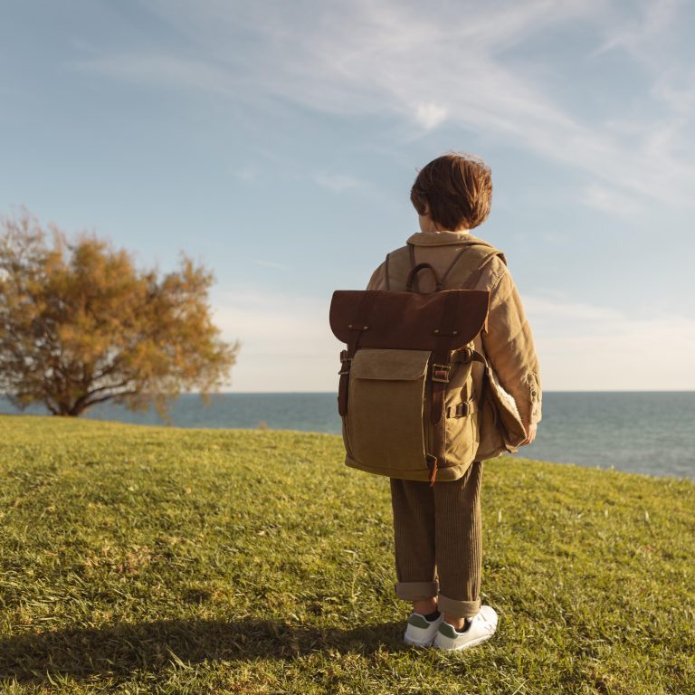 full-shot-boy-wearing-backpack